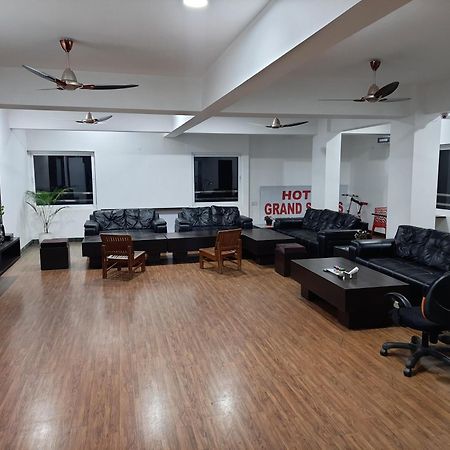 אינדורה Hotel Grand Suites מראה חיצוני תמונה
